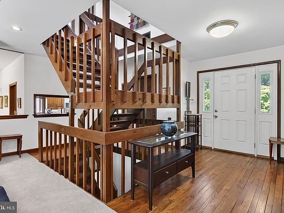 5th image of 2624 Spring Valley Rd