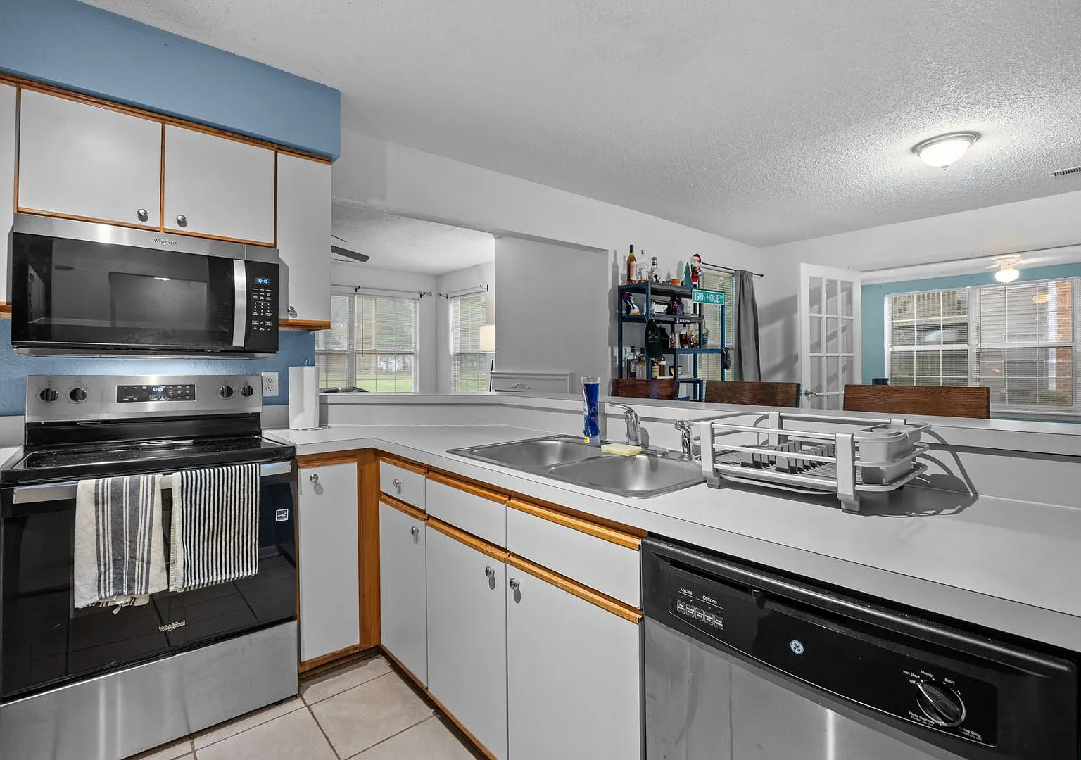 Charming Condo Overlooking Honey Bee Golf Course — Photo 3