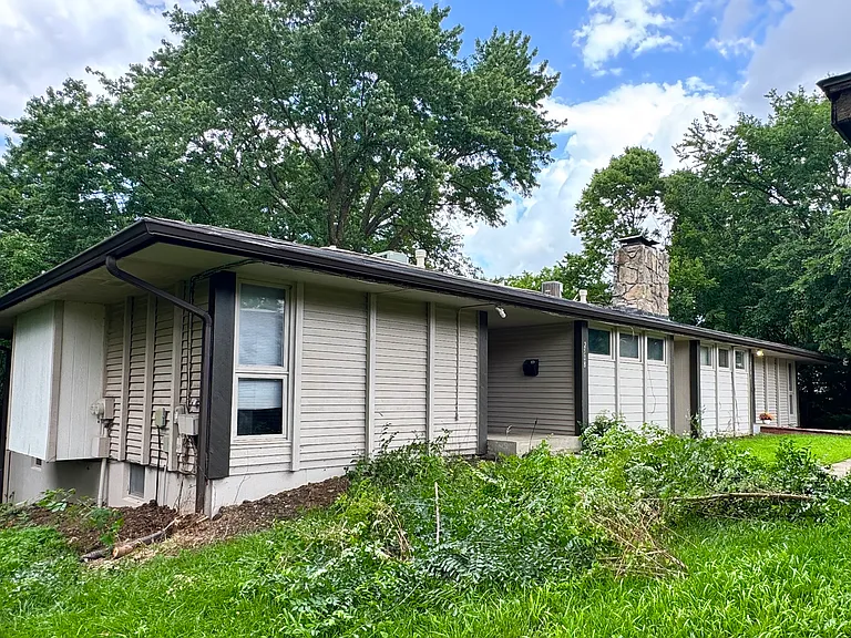 2506 University Dr — Photo 1