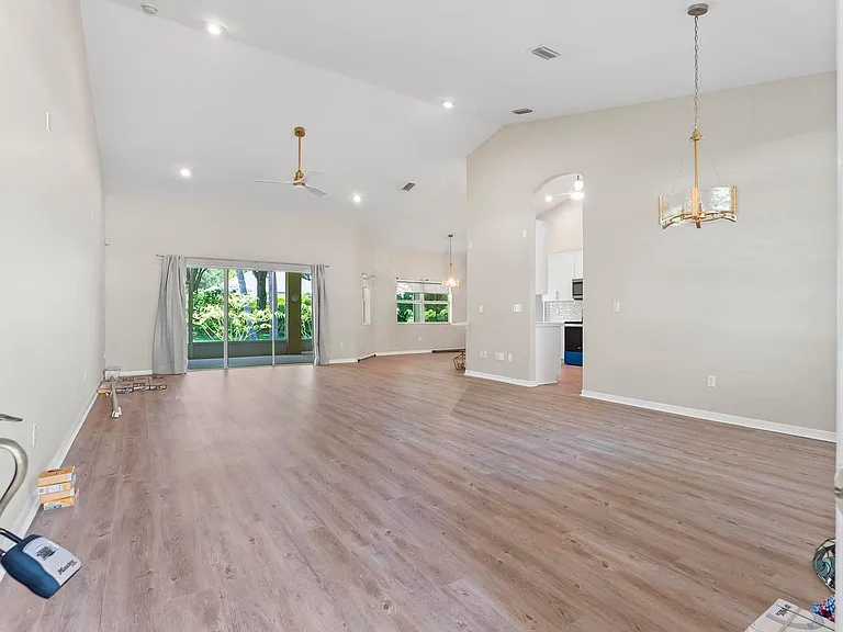 24 Lakecliff Dr — Photo 17