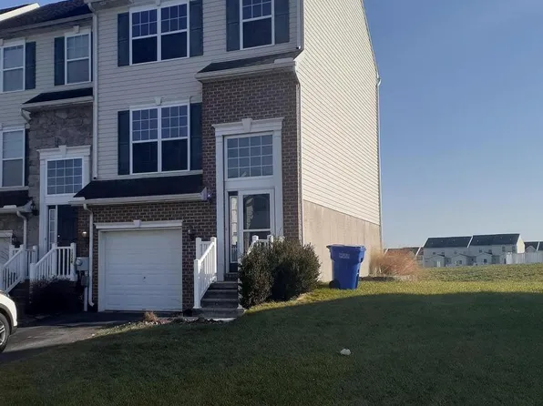 1228 Ledge Dr, York, PA 17408