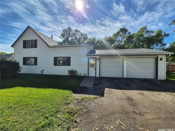 239 9th STREET, Weyburn, SK S4H 1E9