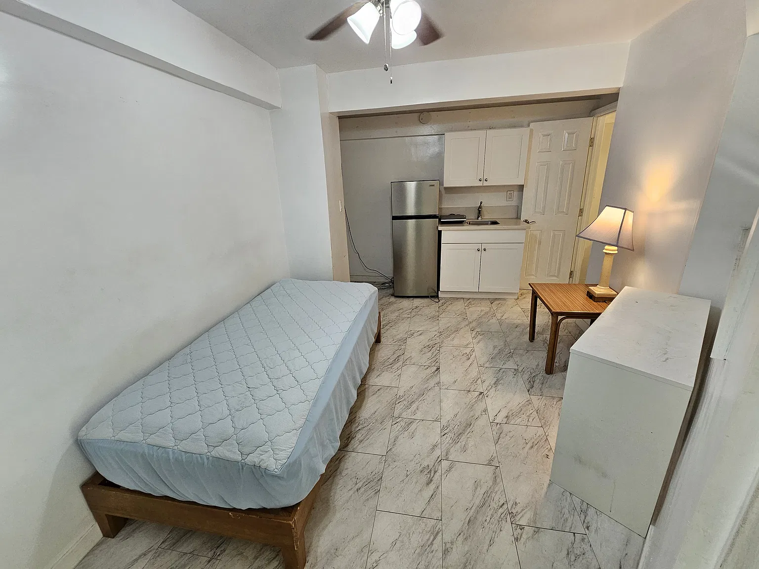 Studio, 150 sqft, $1,000 — Photo 3