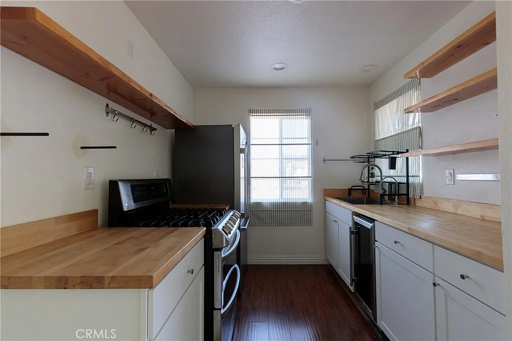 2 bed, 618 sqft, $2,360 — Photo 3