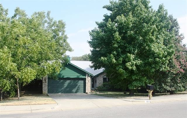 1st image of 33 Robins Nest Dr