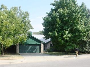 33 Robins Nest Dr, Lake Dallas, TX 75065