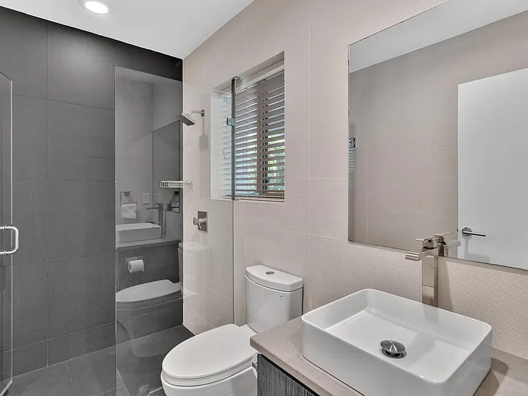 1640 NE 43rd St — Photo 56