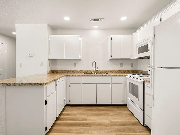 Amanda Place Apartments — Photo 70