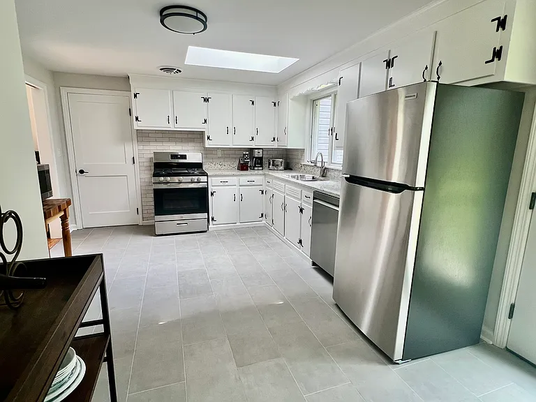 3 Bayview Ave — Photo 9