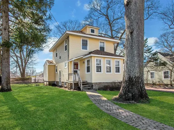 20 Jenkins Street, Islip, NY 11751