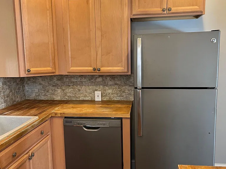 568 E Herman St — Photo 9