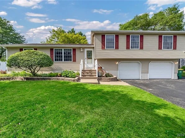6589 Royal Pkwy S, Lockport, NY 14094