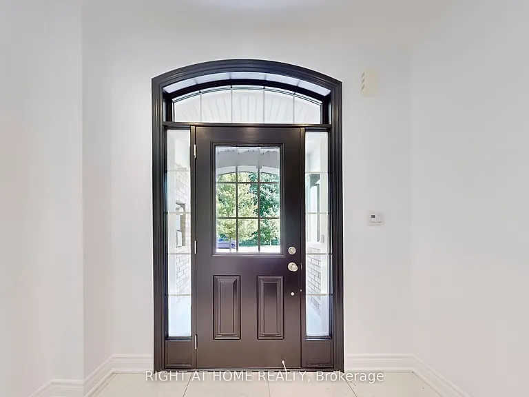 31 Lady Evelyn Cres — Photo 5