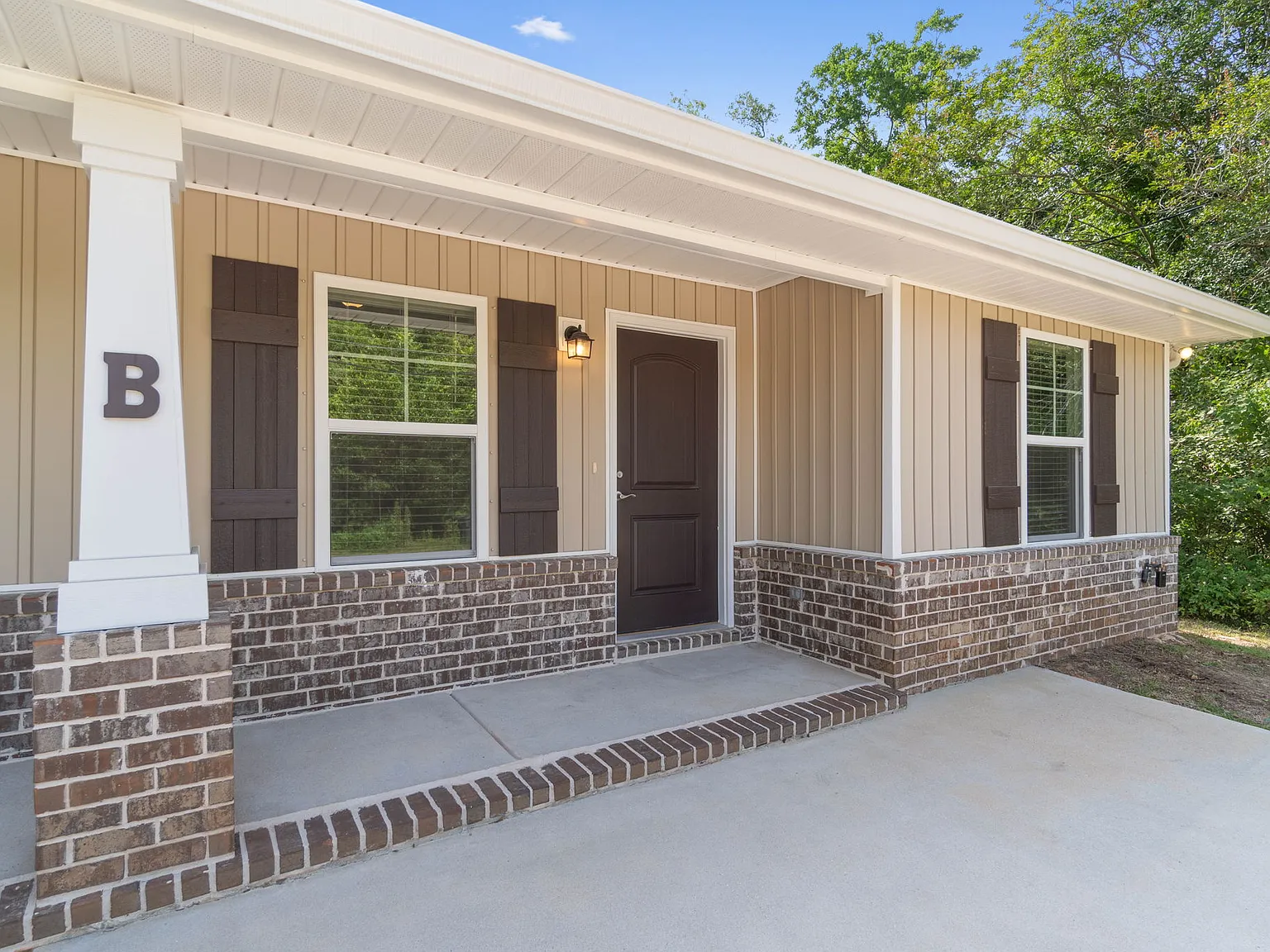 Adorable Craftsman Inspired Duplex in a great area for Rent — Photo 2