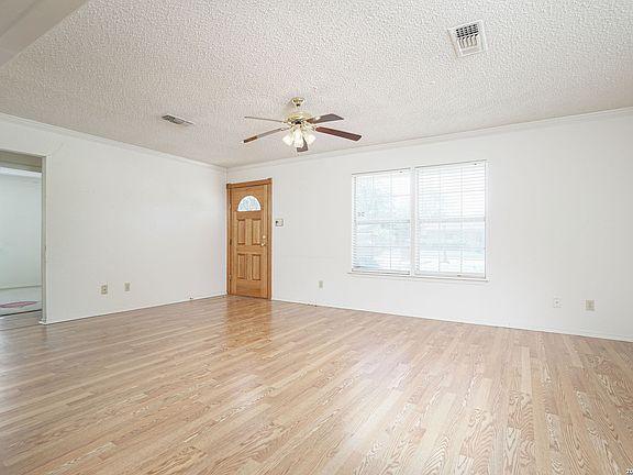 4th image of 205 WEATHERCOCK LN