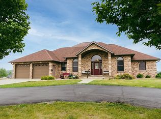 401 Randy Dr, Clinton, IA 52732