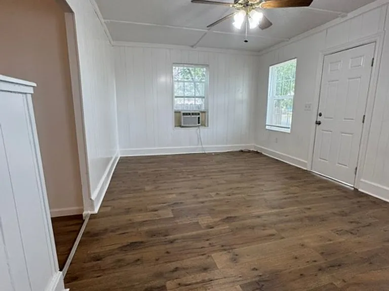 319 N Shasta St — Photo 4