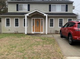 56 Tamarack St, Islip, NY