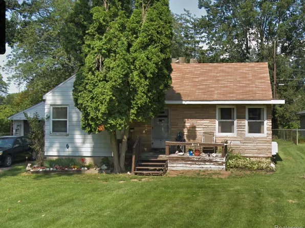 1228 Edison Ave, Bloomfield Hills, MI 48302