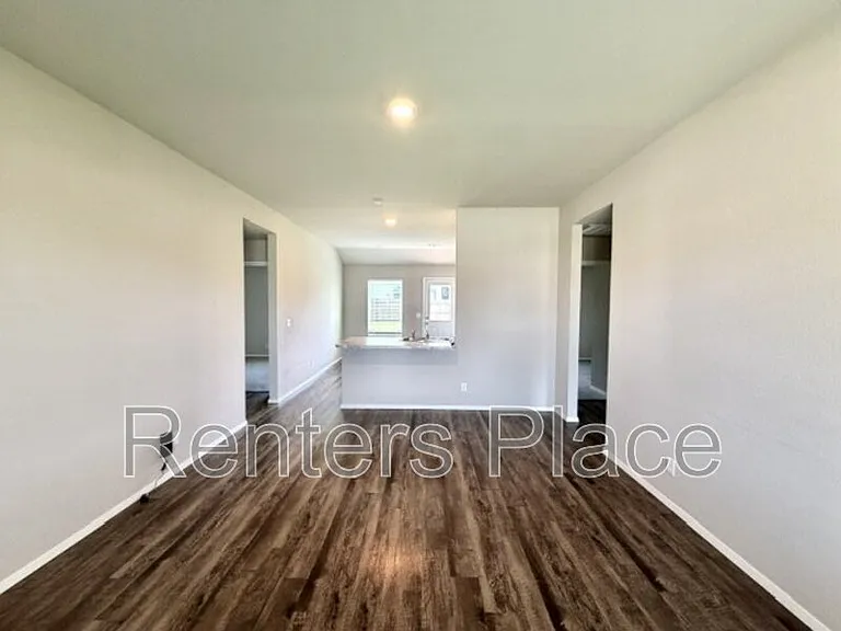 23246 E 113th St S — Photo 2