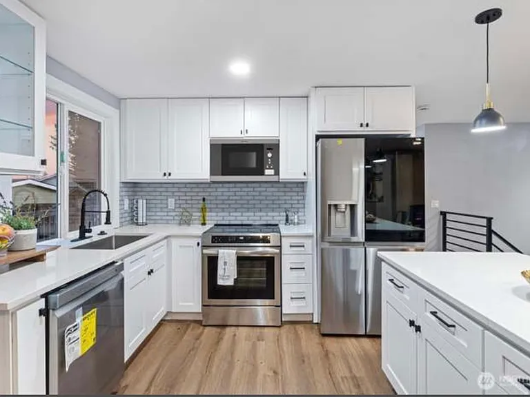 4211 SE 1st Pl — Photo 3