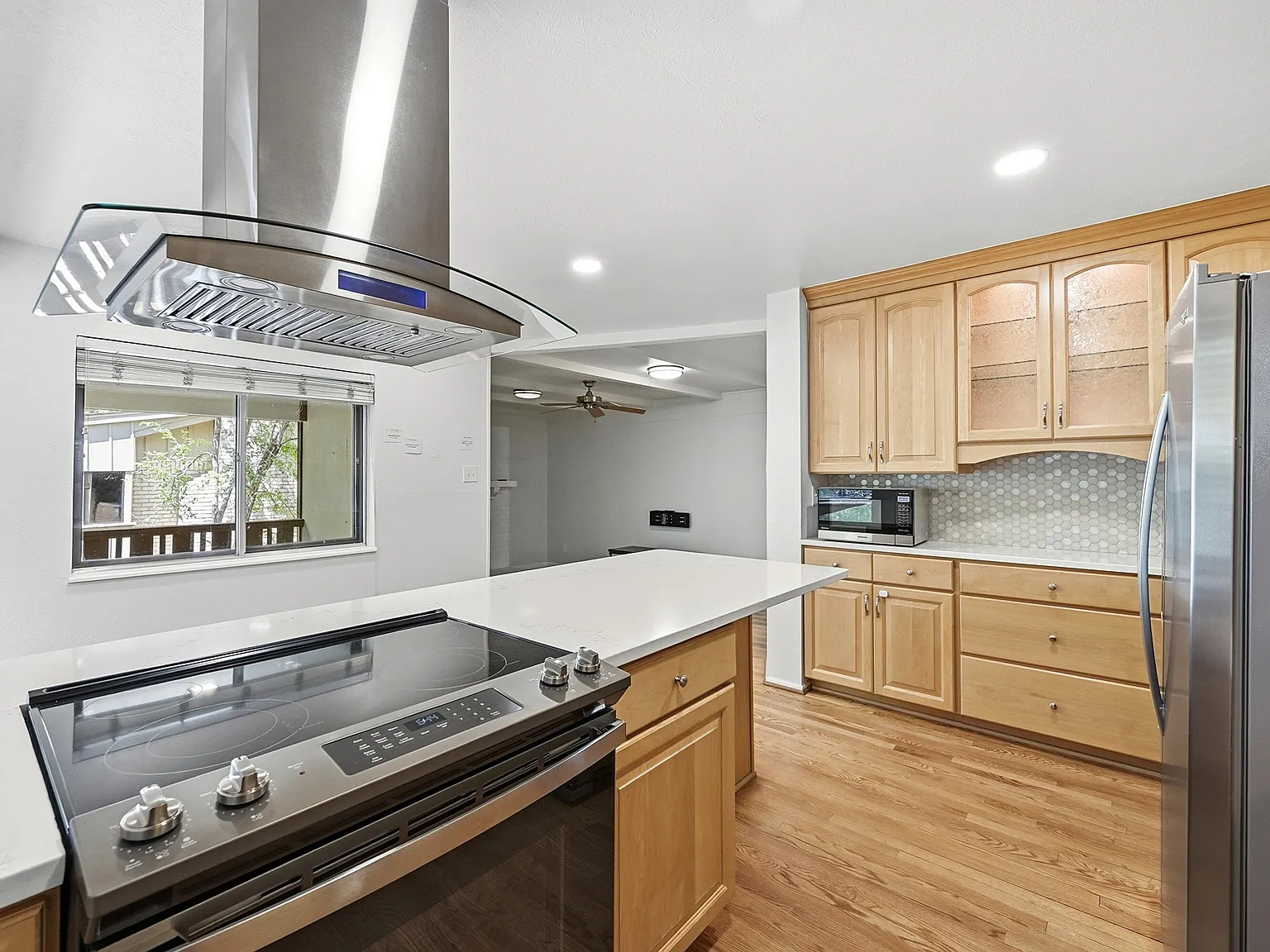 5 bed, 3024 sqft, $4,000 — Photo 4