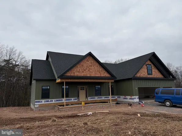 1 Libbys Ridge Rd, Berkeley Springs, WV 25411