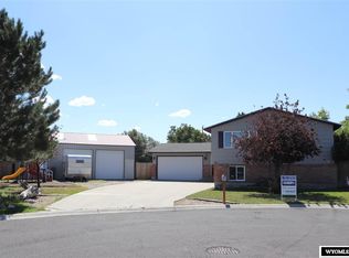 1710 Loch Lomond Dr, Rawlins, WY 82301