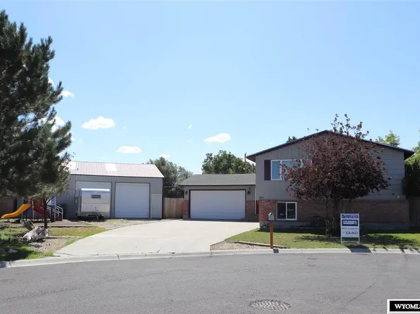 1710 Loch Lomond Dr, Rawlins, WY 82301
