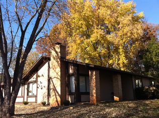 211 W Meadowland Ln, Sterling, VA 20164