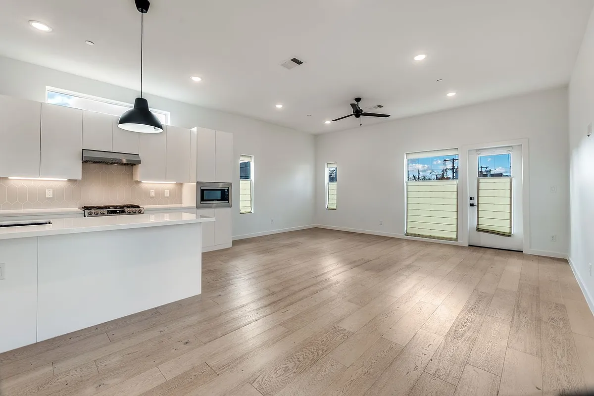 Building Photo - 1505 N Garrett Ave #105