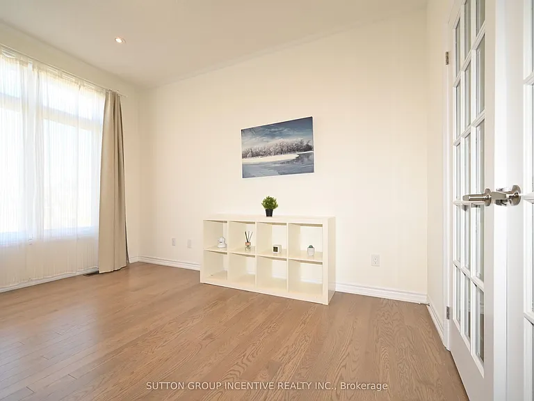 23 Beatrice Dr — Photo 6