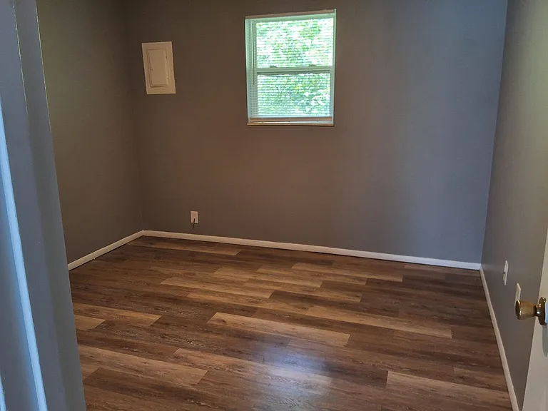 1178 Lois Ln — Photo 8