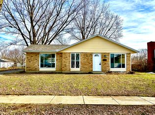 802 Applewood Dr, New Carlisle, OH 45344