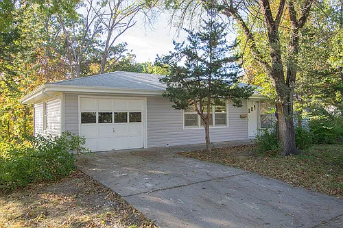 1207 White Oak Ln Photo 1
