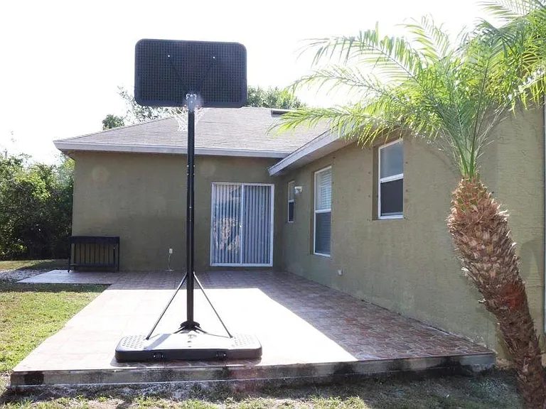 1225 SW Fountain Ave — Photo 17