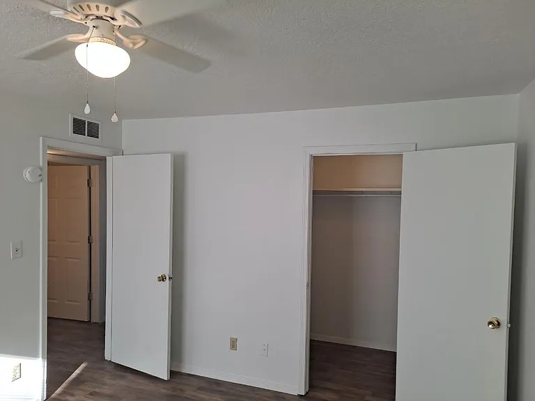 Totally Updated 2 Bedroom Apt. off Cul-de-sac in Rio Rancho — Photo 7