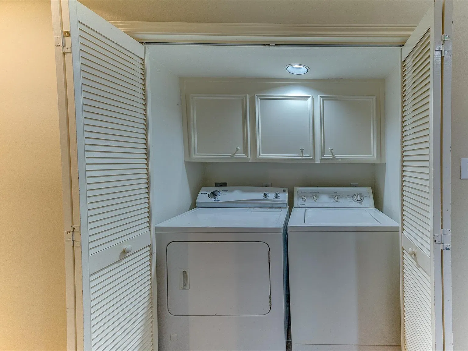 3 bed, 3.0 bath, 2250 sqft, $2,950 — Photo 4