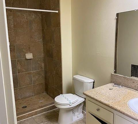 4th image of 3037 Montrose Ave APT 5