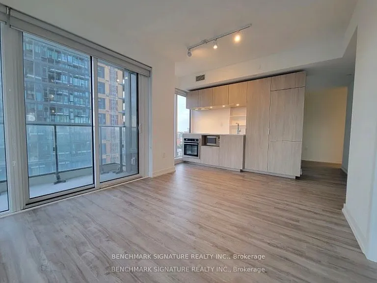 77 Shuter St #1810 — Photo 1
