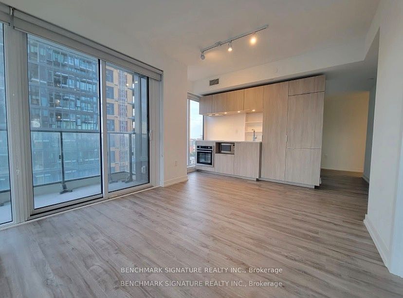 1st image of 77 Shuter St #1810