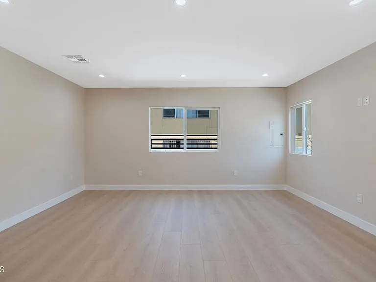 1206 Tamarind Ave — Photo 13