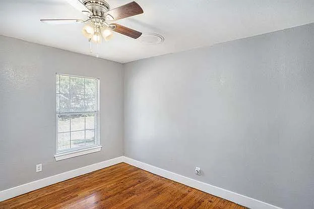 2533 Warren Ave — Photo 68