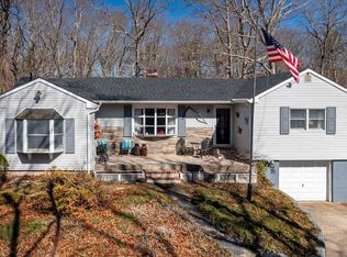 41 Deer Leap Rd, Ridge, NY 11961