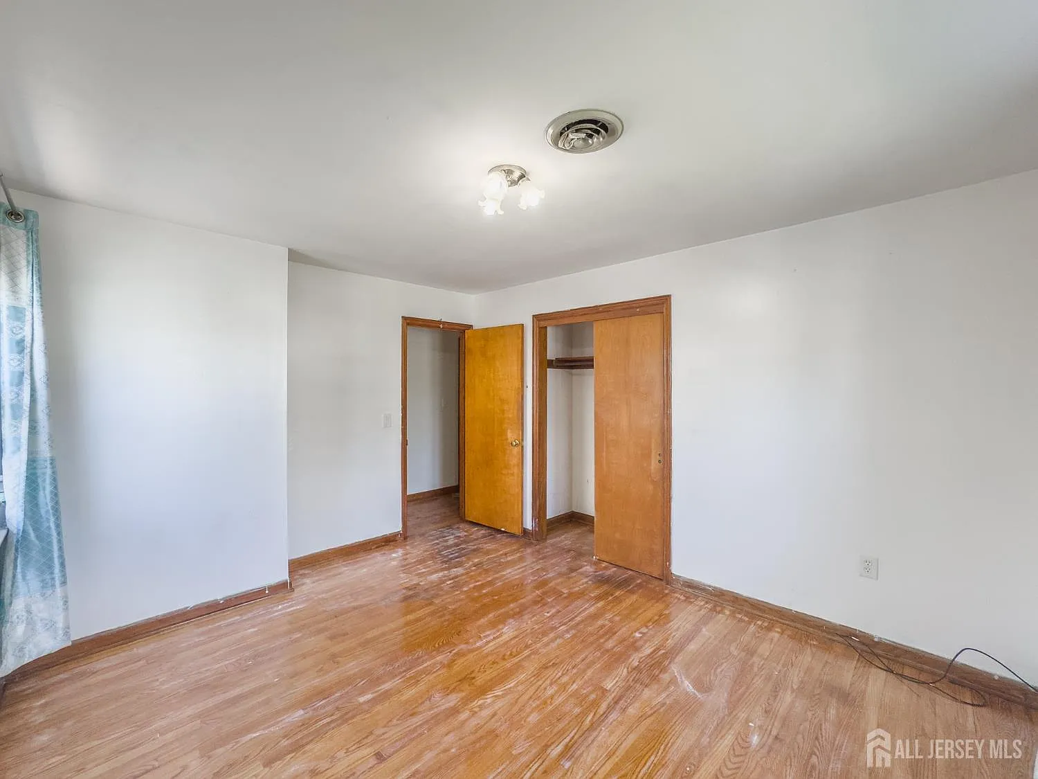 3 bed, 2.0 bath, 1589 sqft, $3,300 — Photo 3