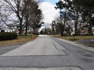 123 Ridgefield Rd, Newtown Square, PA 19073