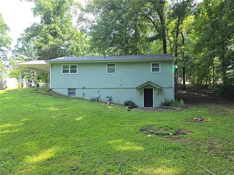 3460 Meadowview Dr — Photo 3