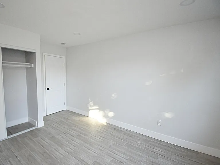 3445 Newton Ave — Photo 10