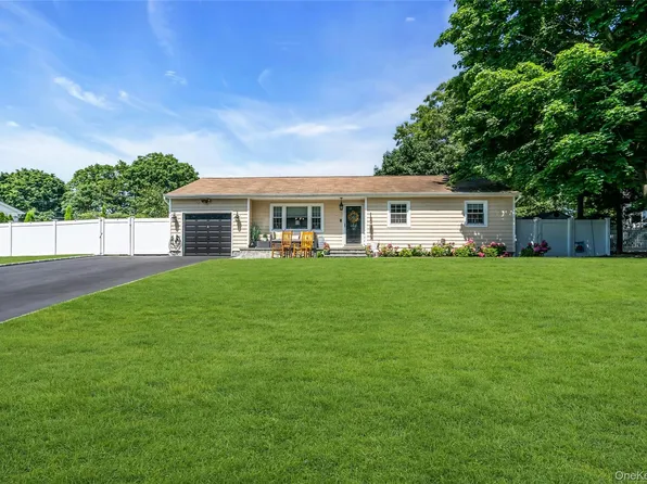 3 Lillian Road, Nesconset, NY 11767
