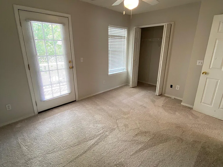 304 Campus Ln — Photo 8